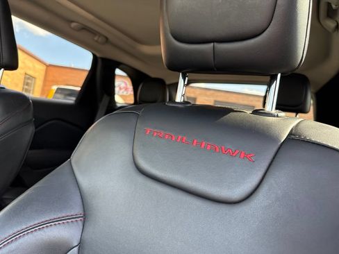 Used 2014 Jeep Cherokee Trailhawk w/ Technology Group AWD/4WD image 8