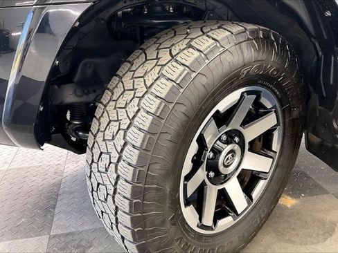 Used 2021 Toyota 4Runner TRD Off-Road Premium w/ Moonroof Package AWD/4WD image 32