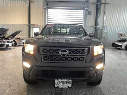 Used 2024 Nissan Frontier SV w/ SV Convenience Package image 2