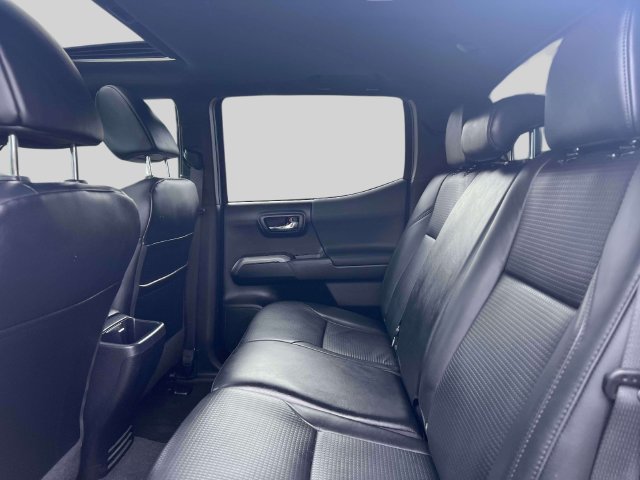 Used 2018 Toyota Tacoma TRD Sport AWD/4WD image 15
