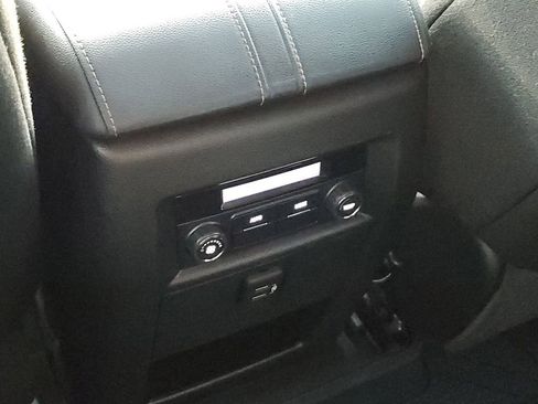 Used 2020 Chevrolet Traverse LT image 34