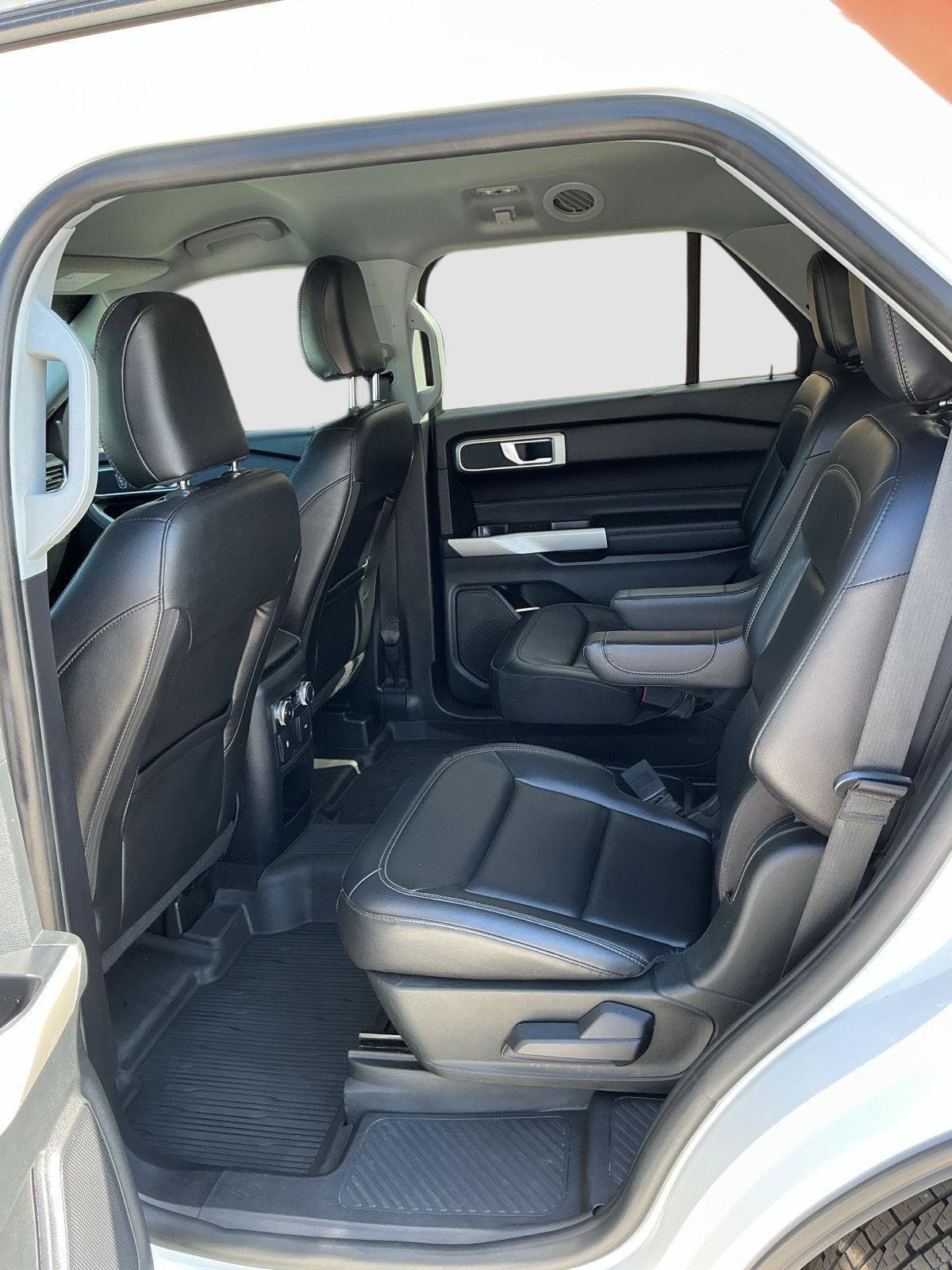 Used 2021 Ford Explorer XLT w/ Equipment Group 202A AWD/4WD image 18