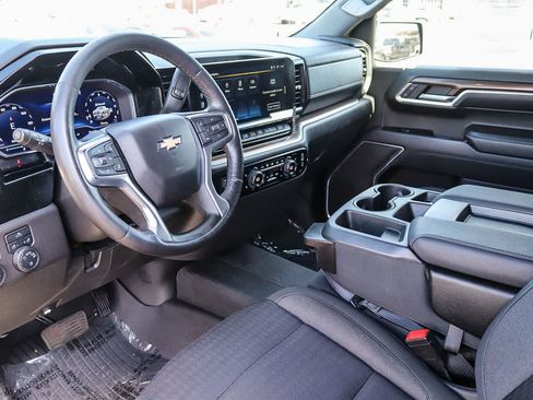 Used 2022 Chevrolet Silverado 1500 LT AWD/4WD image 17