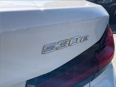 Used 2023 BMW 530e xDrive w/ M Sport Package image 11