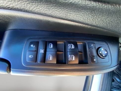 Used 2022 Jeep Cherokee Latitude Lux w/ Mopar Interior Package image 17