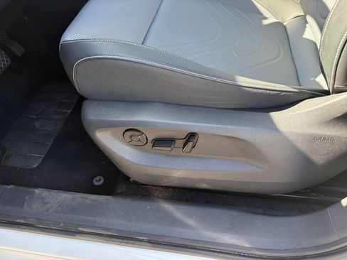 Used 2026 Volkswagen Tiguan SE FWD image 22