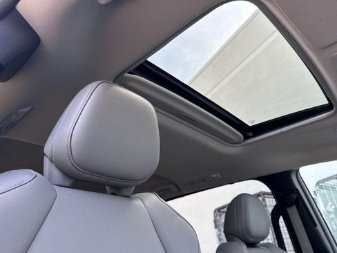 Certified 2025 Toyota Sienna XLE image 24