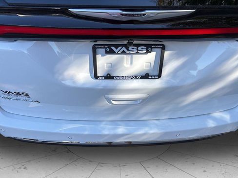 New 2026 Chrysler Pacifica Select image 5