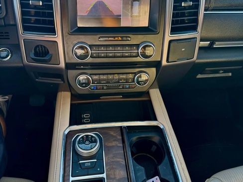 Used 2018 Ford Expedition Platinum image 14