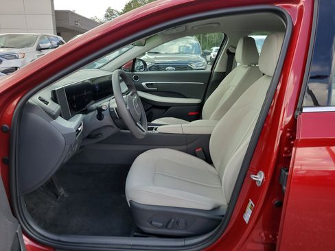 Used 2025 Hyundai Sonata SEL FWD image 16