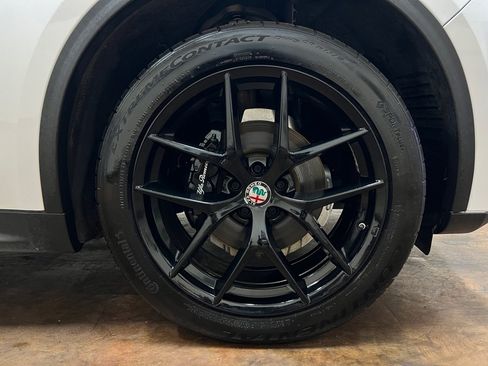 Used 2018 Alfa Romeo Stelvio Ti Sport image 11