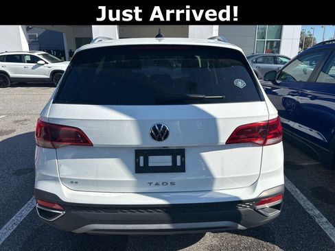 Used 2022 Volkswagen Taos SE image 2