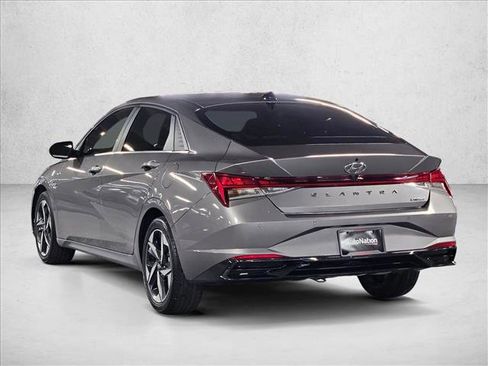 Used 2022 Hyundai Elantra Limited image 8