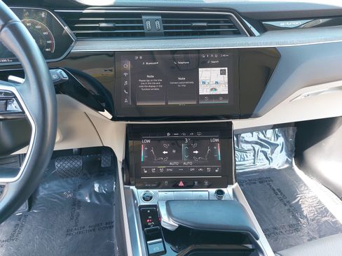 Used 2024 Audi Q8 e-tron Premium Plus w/ Premium Plus Package AWD/4WD image 21