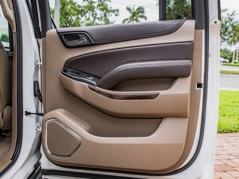 Used 2019 Chevrolet Suburban LT RWD image 38