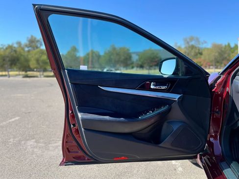 Used 2016 Nissan Maxima SR FWD image 9