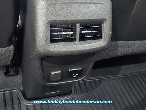 Used 2018 Chevrolet Equinox Premier image 18