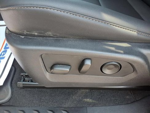 Used 2025 Chevrolet Colorado LT w/ LT Convenience Package RWD image 11
