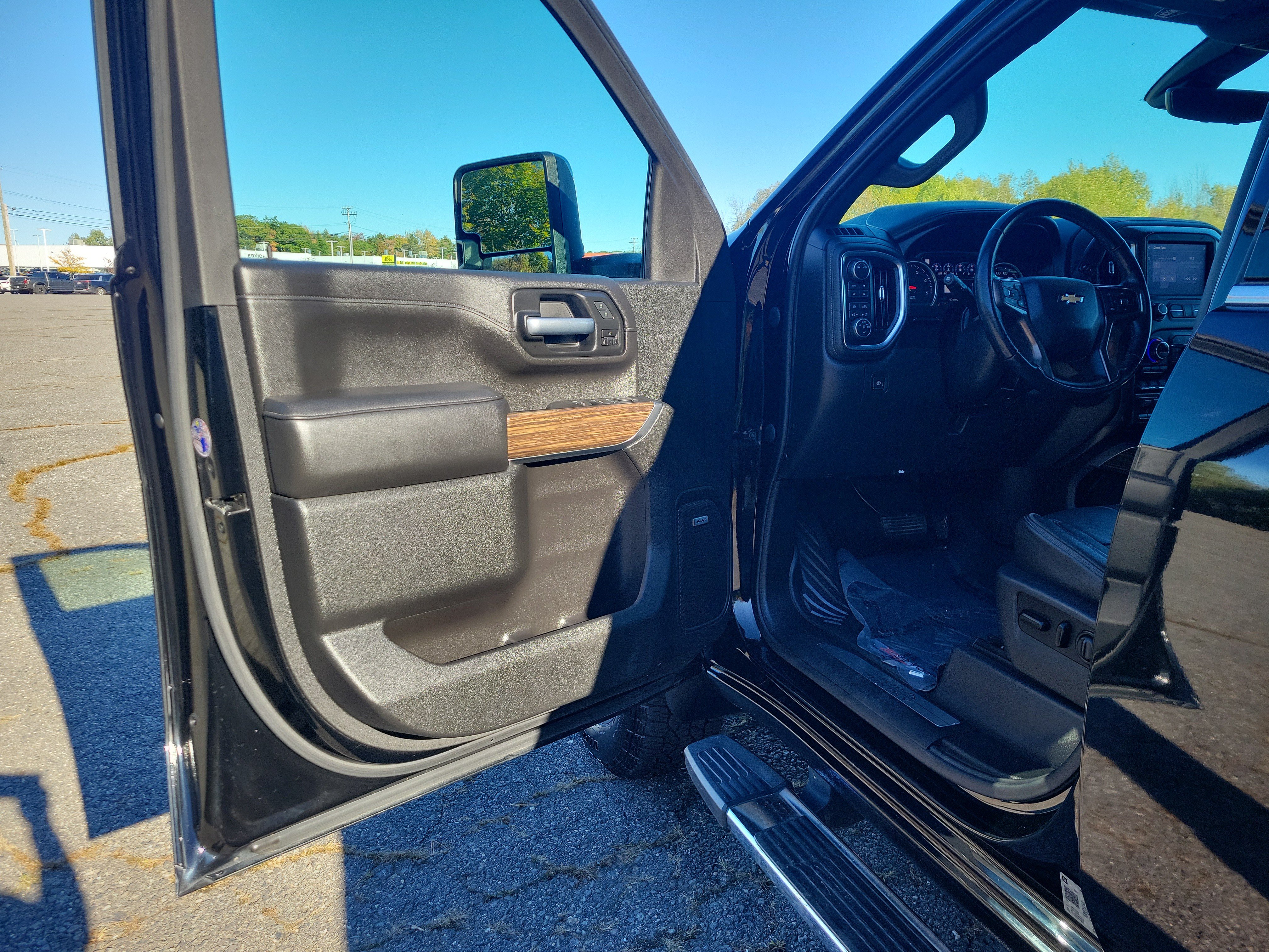 Used 2020 Chevrolet Silverado 2500 High Country w/ Technology Package AWD/4WD image 15
