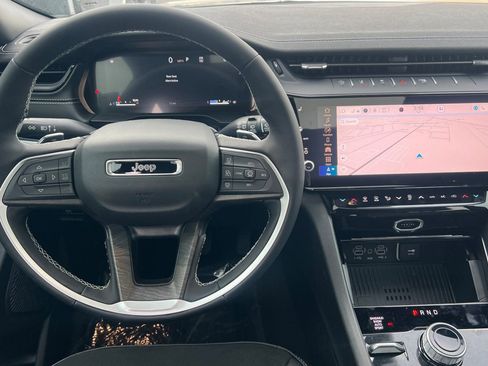 New 2026 Jeep Grand Cherokee Altitude image 12