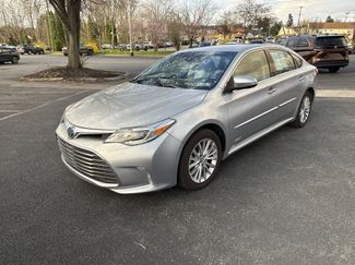Used 2018 Toyota Avalon Limited image 1