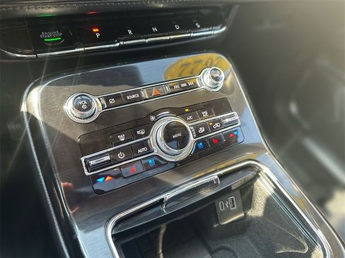 Used 2022 Lincoln Nautilus Reserve image 17