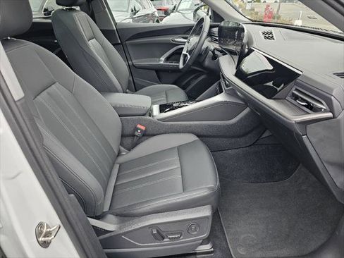 Used 2025 Audi Q5 Premium w/ Convenience Package image 10