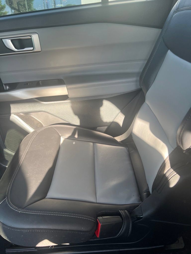 Used 2023 Ford Explorer XLT w/ Equipment Group 202A RWD image 14