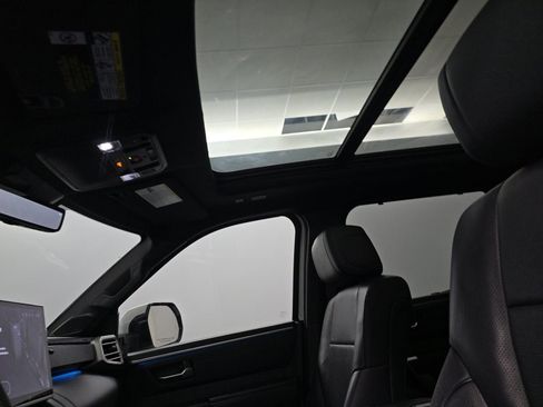 Used 2022 Toyota Tundra Platinum image 13