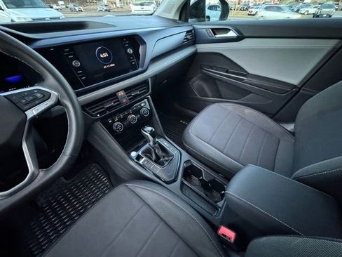 Certified 2024 Volkswagen Taos SE w/ Panoramic Sunroof Package image 31