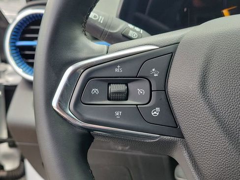 Certified 2025 Chevrolet Trax LT w/ LT Convenience Package FWD image 23
