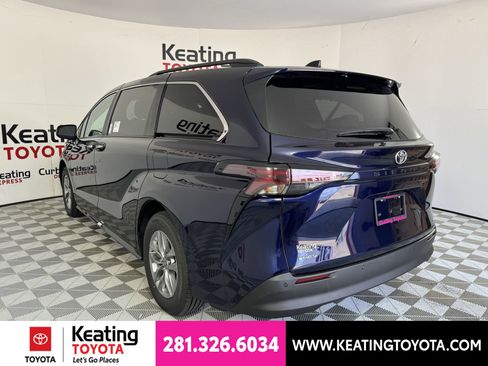 New 2026 Toyota Sienna XLE FWD image 10