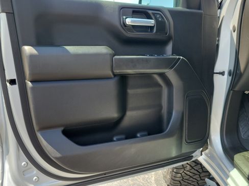 Used 2021 Chevrolet Silverado 1500 Custom Trail Boss AWD/4WD image 18