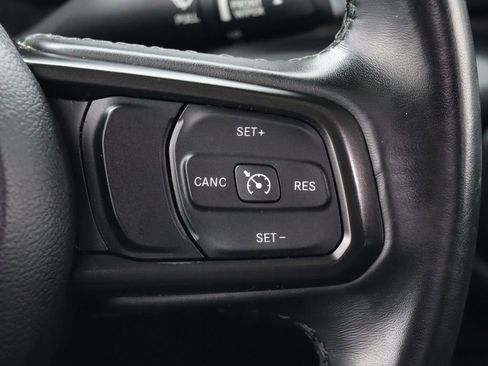 Used 2021 Jeep Gladiator Willys image 18