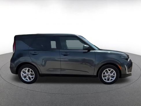Used 2025 Kia Soul LX w/ LX Technology Package FWD image 9