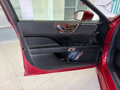 Used 2020 Lincoln Continental FWD image 11