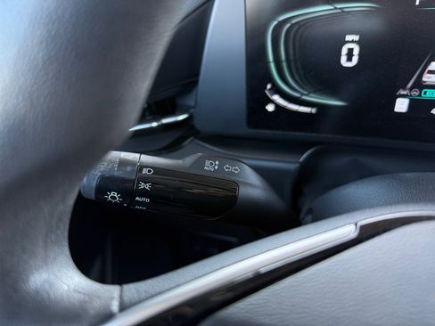 Used 2024 Kia Niro LX FWD image 22