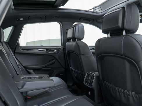 Certified 2023 Porsche Macan image 27