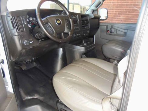 Used 2022 Chevrolet Express 2500 w/ Driver Convenience Package image 9