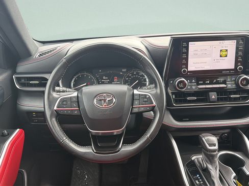 Used 2021 Toyota Highlander XSE AWD/4WD image 9