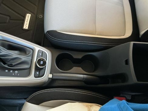 Used 2026 Hyundai Venue SEL FWD image 8