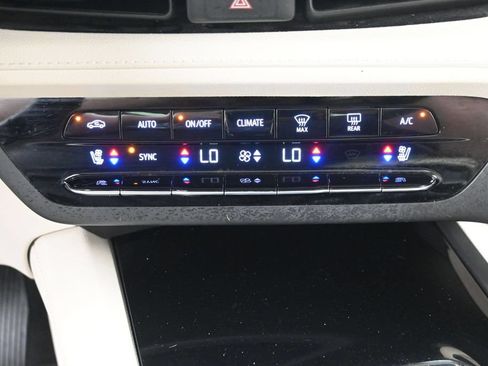 Used 2022 Buick Envision Avenir w/ Technology Package II AWD/4WD image 21