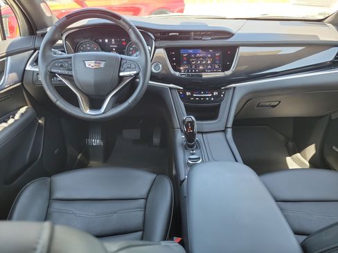 Certified 2025 Cadillac XT6 Premium Luxury w/ Platinum Package image 14