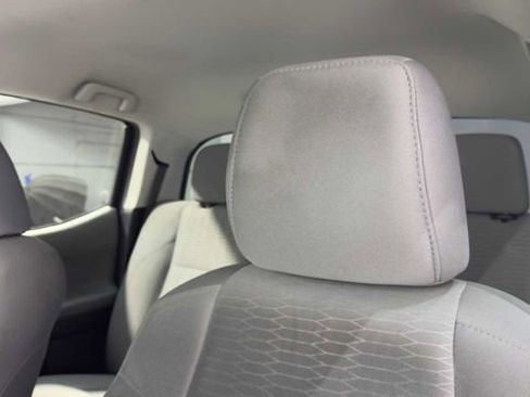 Used 2018 Toyota Tacoma SR5 RWD image 22