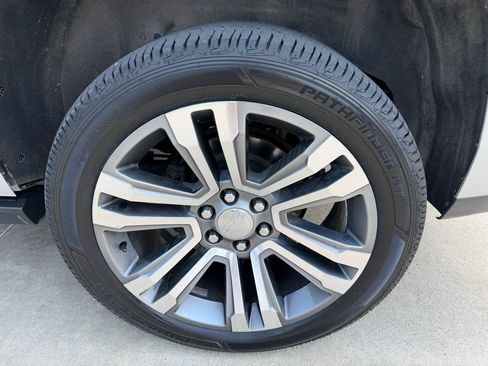 Used 2018 GMC Yukon Denali w/ Denali Ultimate Package AWD/4WD image 9