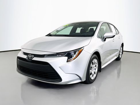 Used 2025 Toyota Corolla LE image 10