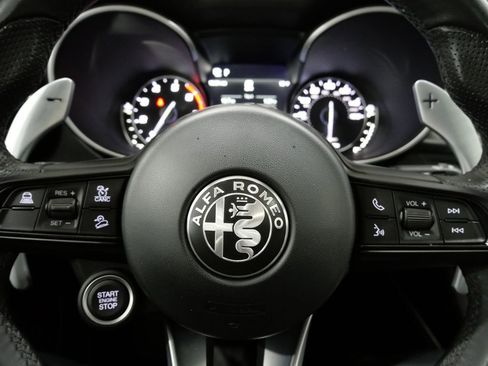 Used 2022 Alfa Romeo Stelvio Veloce image 17