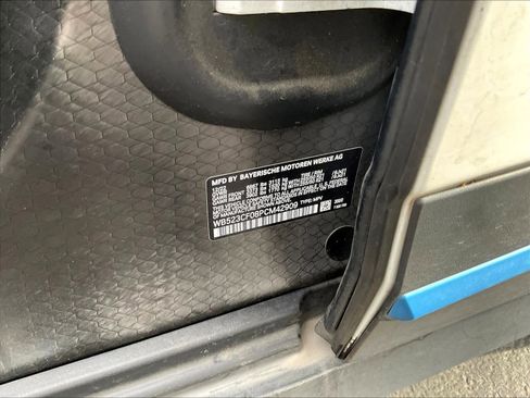 Used 2023 BMW iX xDrive50 w/ Premium Package image 31