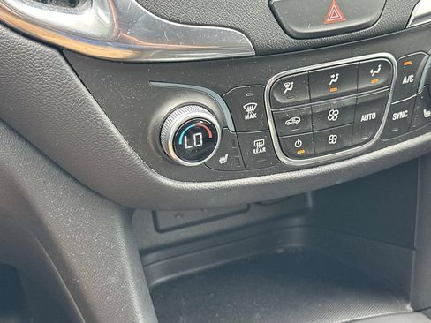 Used 2021 Chevrolet Equinox LT FWD image 26