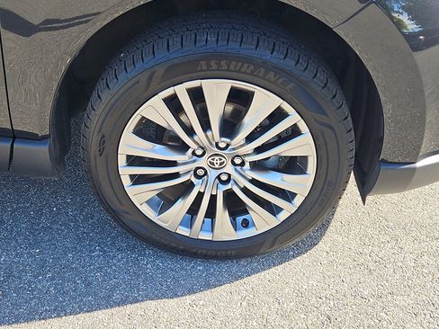 Used 2023 Toyota Venza XLE AWD/4WD image 27